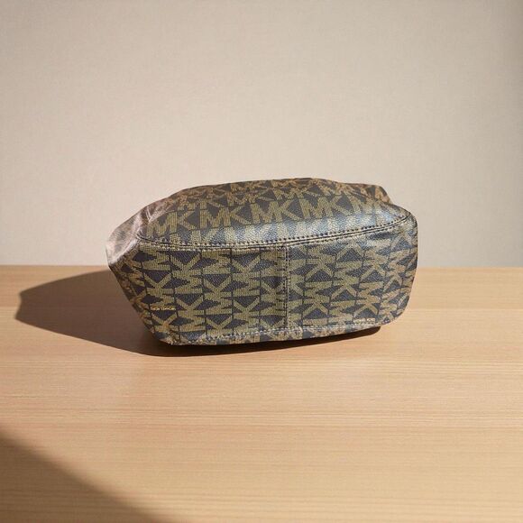 Michael Kors Signature Tote Bag - Picture 7 of 10